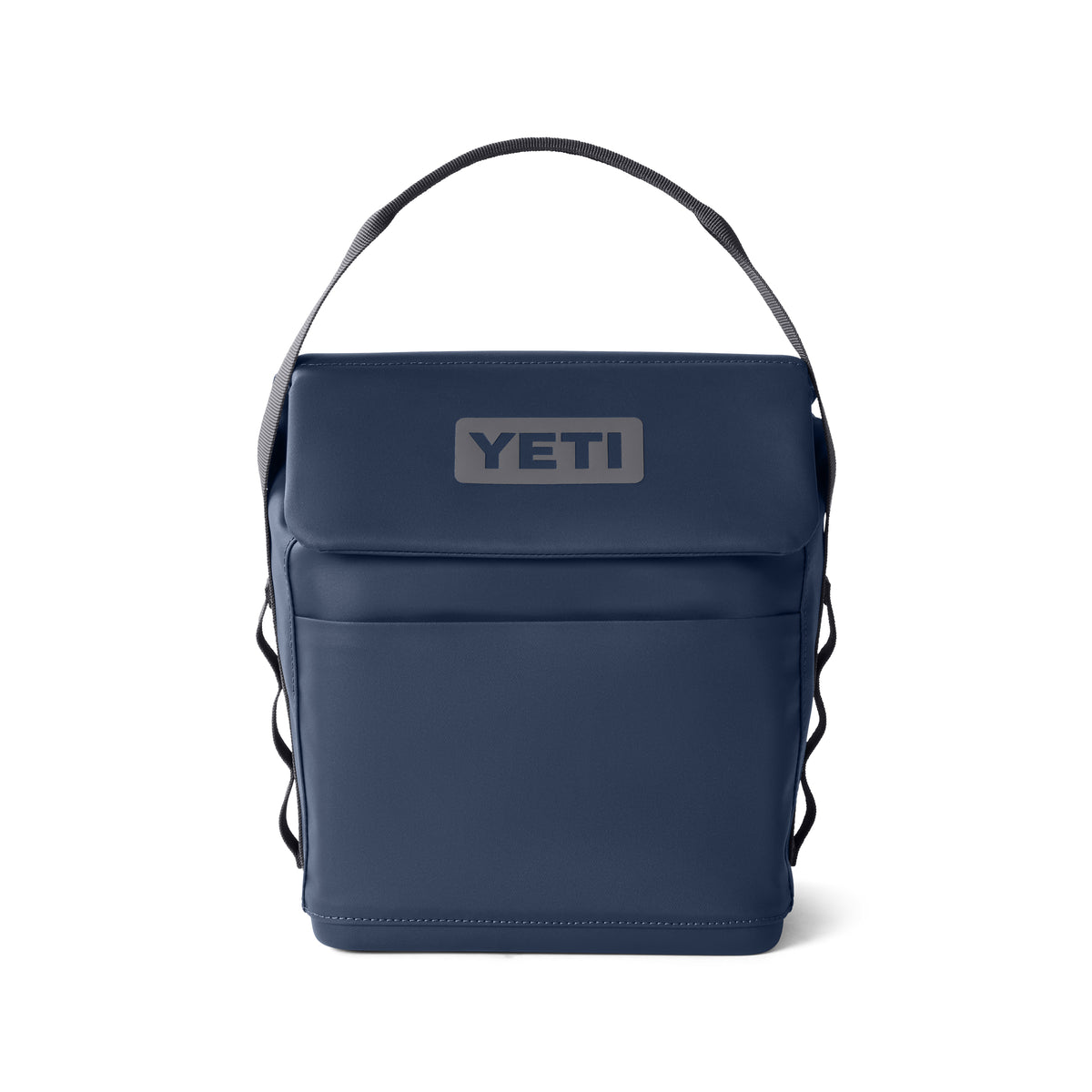 Die YETI® Kühltasche Daytrip Lunch Bag 6L in Navy von YETI zeichnet sich durch ein kastenförmiges, robustes Design mit Tragegriff, Fronttasche und prominentem Logo aus und bietet zuverlässige Kühlisolierung, um Ihre Mahlzeiten frisch zu halten.