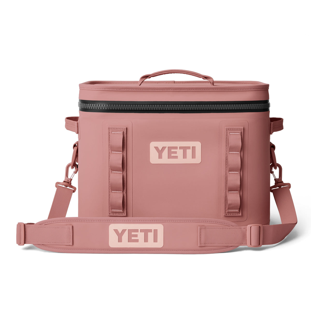 Die YETI® Kühltasche Hopper Flip® 18 in Sandstone Pink ist eine weiche Kühltasche mit Reißverschluss, Tragegriff, abnehmbarem Schultergurt und zwei YETI-Logos - ideal, um Getränke unterwegs kalt zu halten.