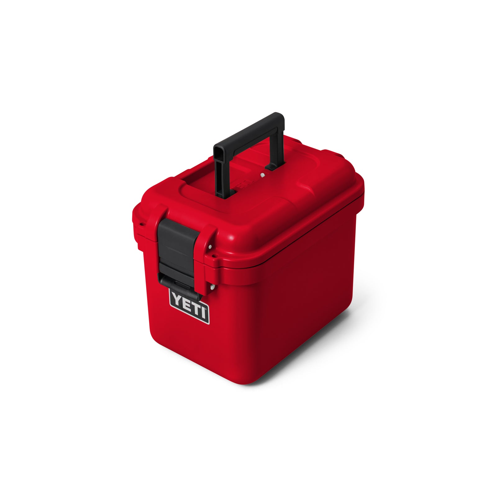 Die YETI® LoadOut GoBox 15 in Rescue Red hat einen schwarzen Griff und Verschluss, ist wetterfest und hat das YETI-Logo auf der Vorderseite. Der Koffer ist vor einem weißen Hintergrund abgebildet.