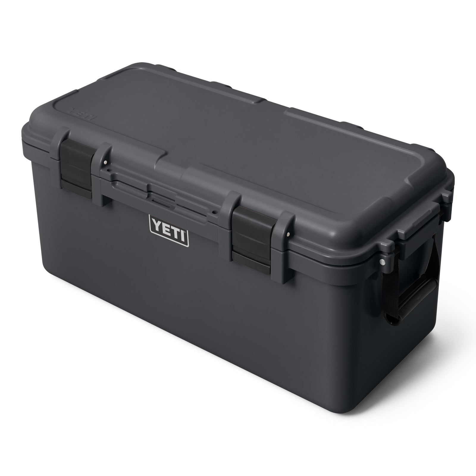 Die YETI® LoadOut GoBox 60 - Charcoal ist eine große, dunkelgraue Getriebebox mit flachem Deckel, schwarzen Verschlüssen, Seitengriffen und dem YETI-Logo auf der Vorderseite. Diese wasserdichte Box ist vor einem weißen Hintergrund abgebildet.