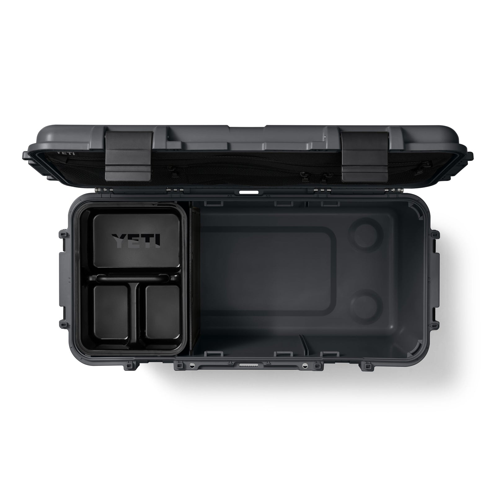 Die Draufsicht auf die YETI® LoadOut GoBox 60 - Charcoal zeigt den Innenraum mit den Fächern auf der linken Seite, den offenen Bereich auf der rechten Seite und die sichtbare Reißverschlusstasche auf dem Deckel - perfekt für die wasserdichte Aufbewahrung.