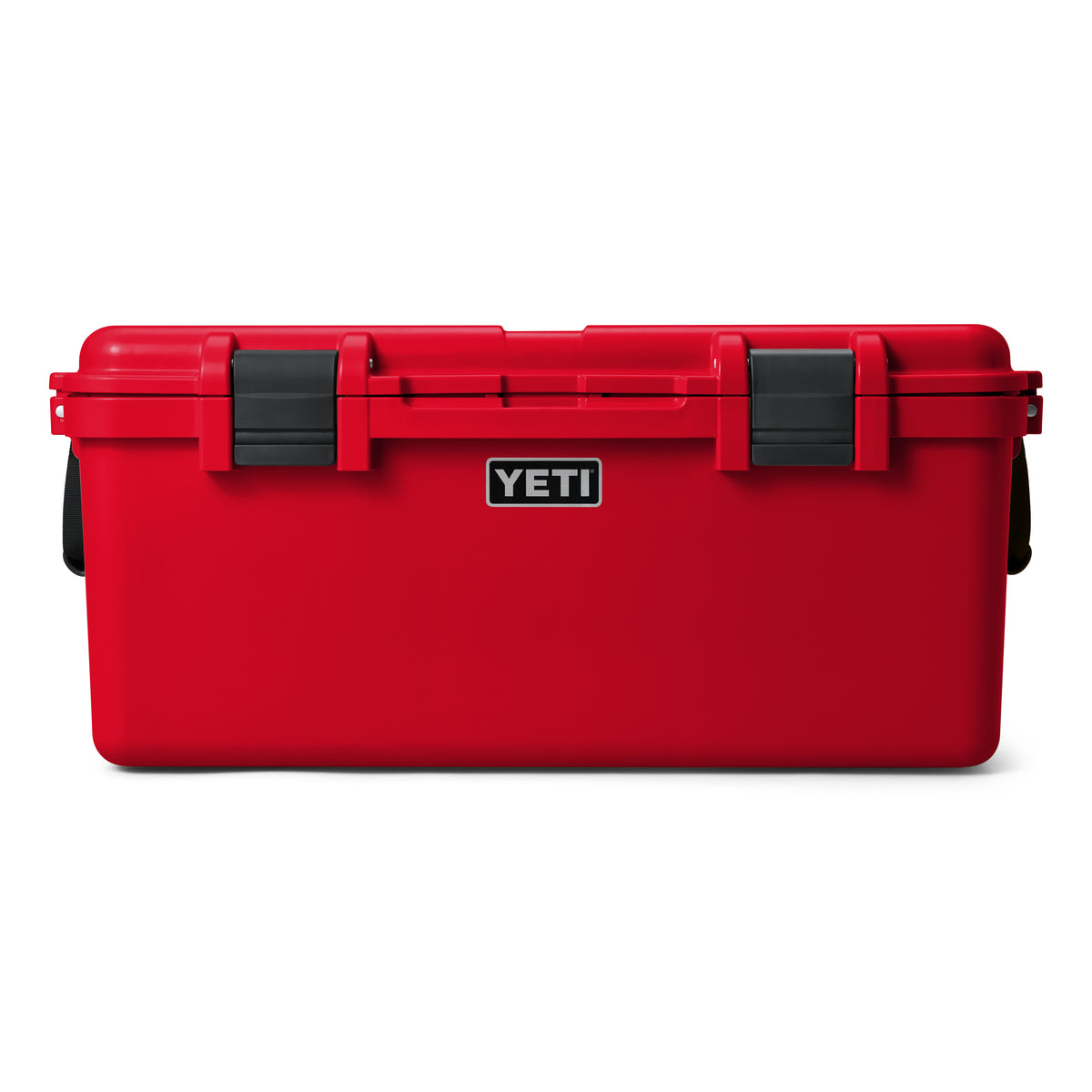 Die YETI® LoadOut GoBox 60 - Rescue Red verfügt über schwarze Seitengriffe und zwei schwarze Frontverschlüsse, die auf weißem Hintergrund dargestellt sind.