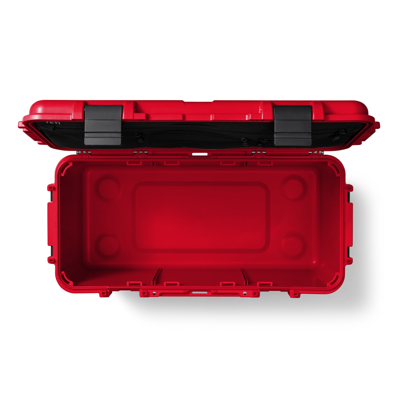 Blick von oben auf eine geöffnete, leere YETI® LoadOut GoBox 60 in Rescue Red, mit schwarzen Verschlüssen und einem flachen, rechteckigen Innenfach.