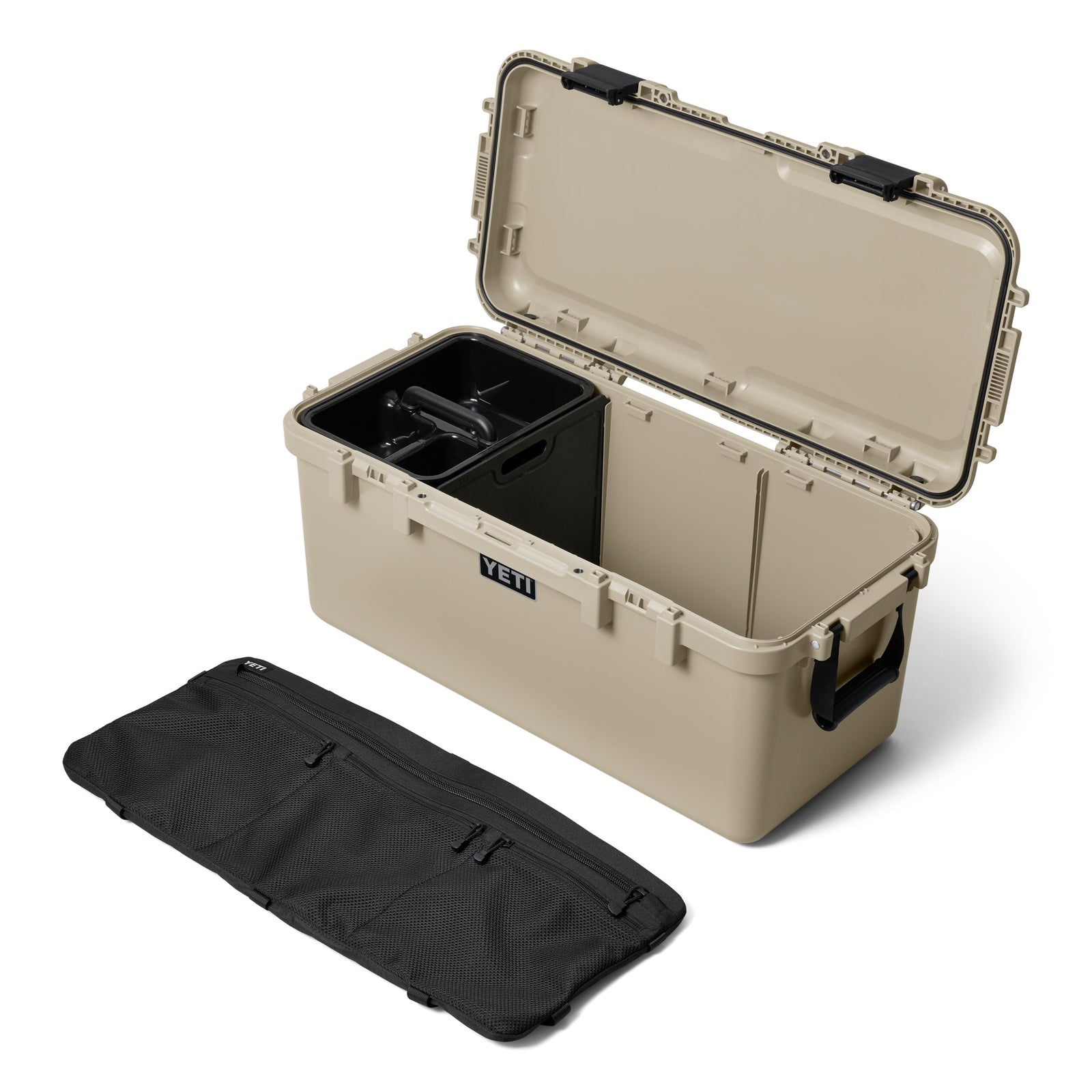 Die YETI® LoadOut GoBox 60 - Tan von YETI verfügt über einen schwarzen Griff, einen offenen Deckel, eine herausnehmbare schwarze Trennwand und eine schwarze Netztasche mit Reißverschluss - perfekt, um Ihre Ausrüstung organisiert und vor Wasser geschützt aufzubewahren.