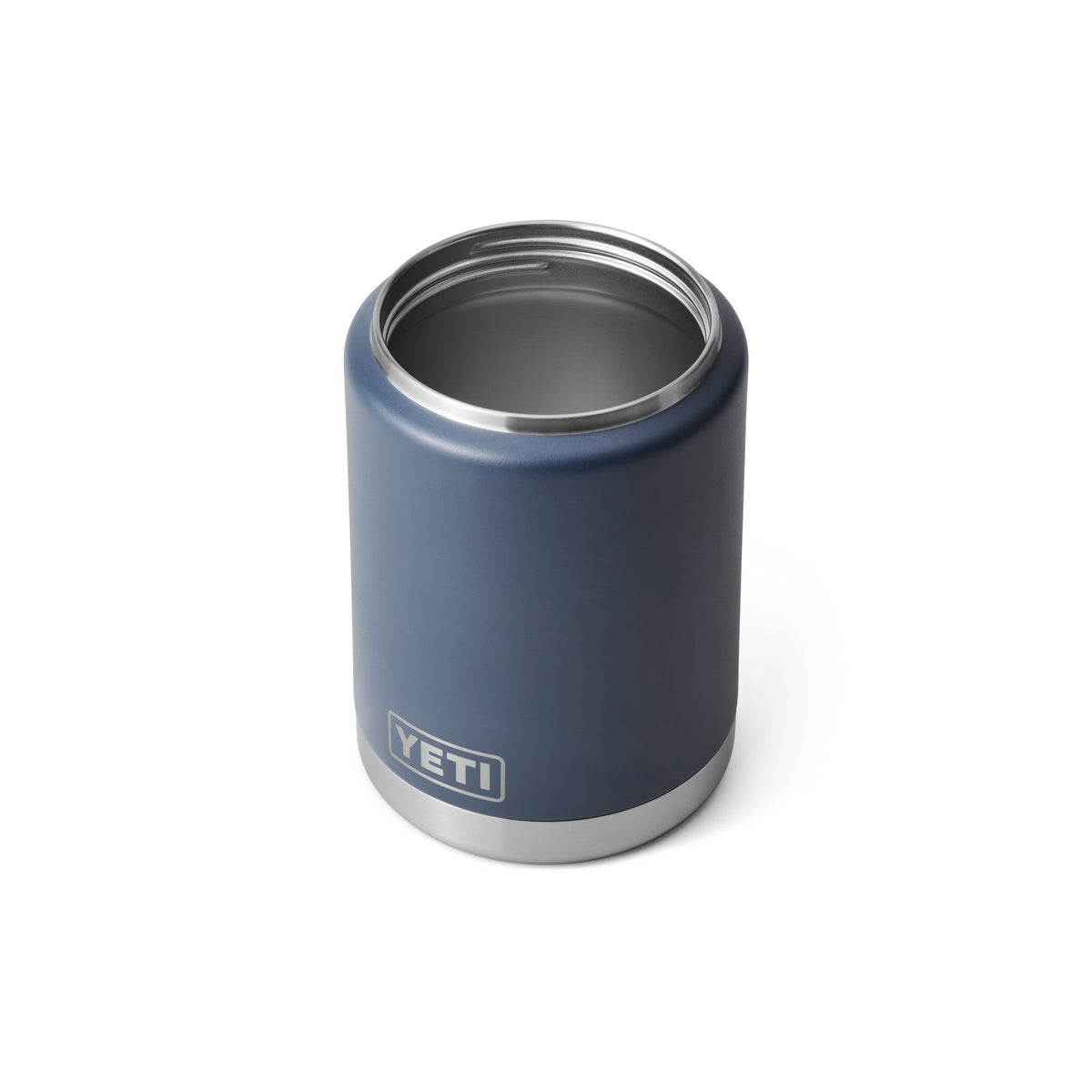 Abgebildet ist eine navyfarbene YETI® Rambler 1/2 Gallone (1,9 l) Kanne mit Doppelwandisolierung und einem offenen Deckel, hergestellt aus Edelstahl, auf weißem Hintergrund.