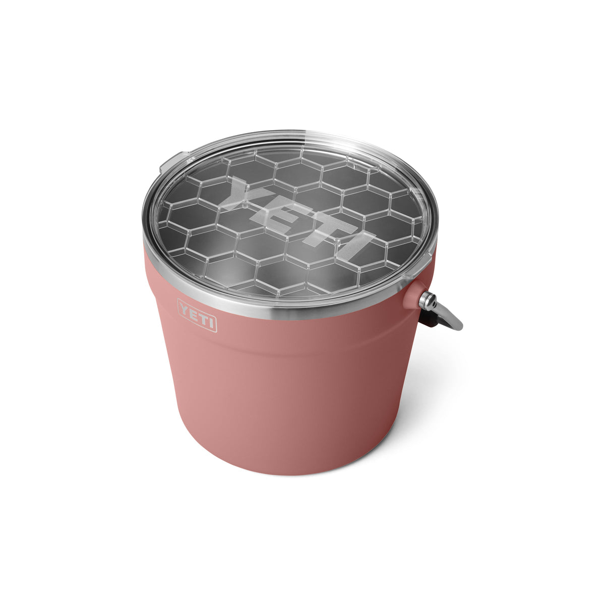 Der YETI® Rambler® 7,6-Liter-Getränkekübel in Sandstone Pink mit durchsichtigem Sechseck-Deckel und stabilem Metallgriff ist auf einem weißen Hintergrund mit dem YETI-Logo auf dem Deckel und an der Seite abgebildet.