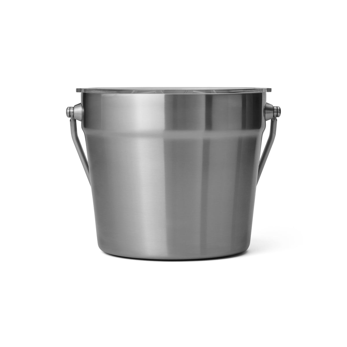 Der YETI® Rambler® 7,6 Liter Getränkekübel aus Edelstahl mit flachem Deckel und zwei seitlichen Griffen ist vor weißem Hintergrund abgebildet.