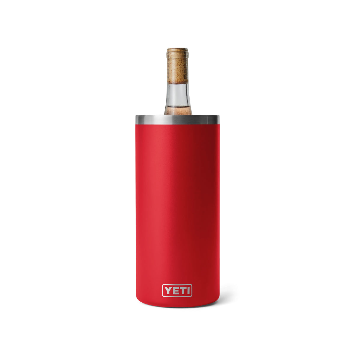 Der YETI® Rambler® Weinkühler - Rescue Red aus Edelstahl mit Vakuumisolierung hält eine Weinflasche mit Korken stehend auf schlichtem, weißem Hintergrund.