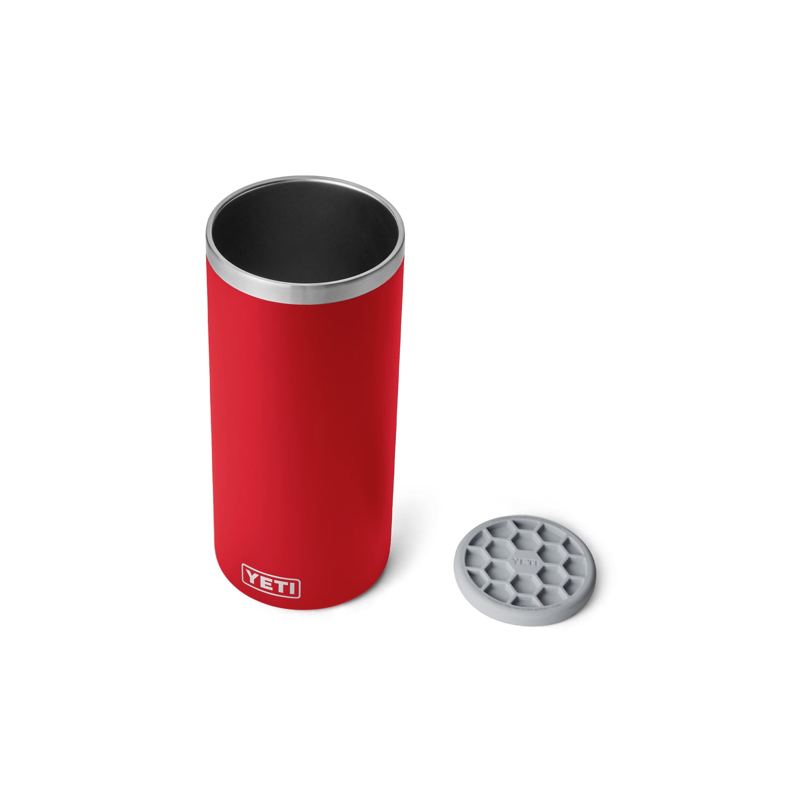 Ein YETI® Rambler® Weinkühler in Rescue Red mit Edelstahl-Innenleben und Vakuum-Isolierung steht aufrecht neben einem runden, hellgrauen Deckel auf weißem Hintergrund.