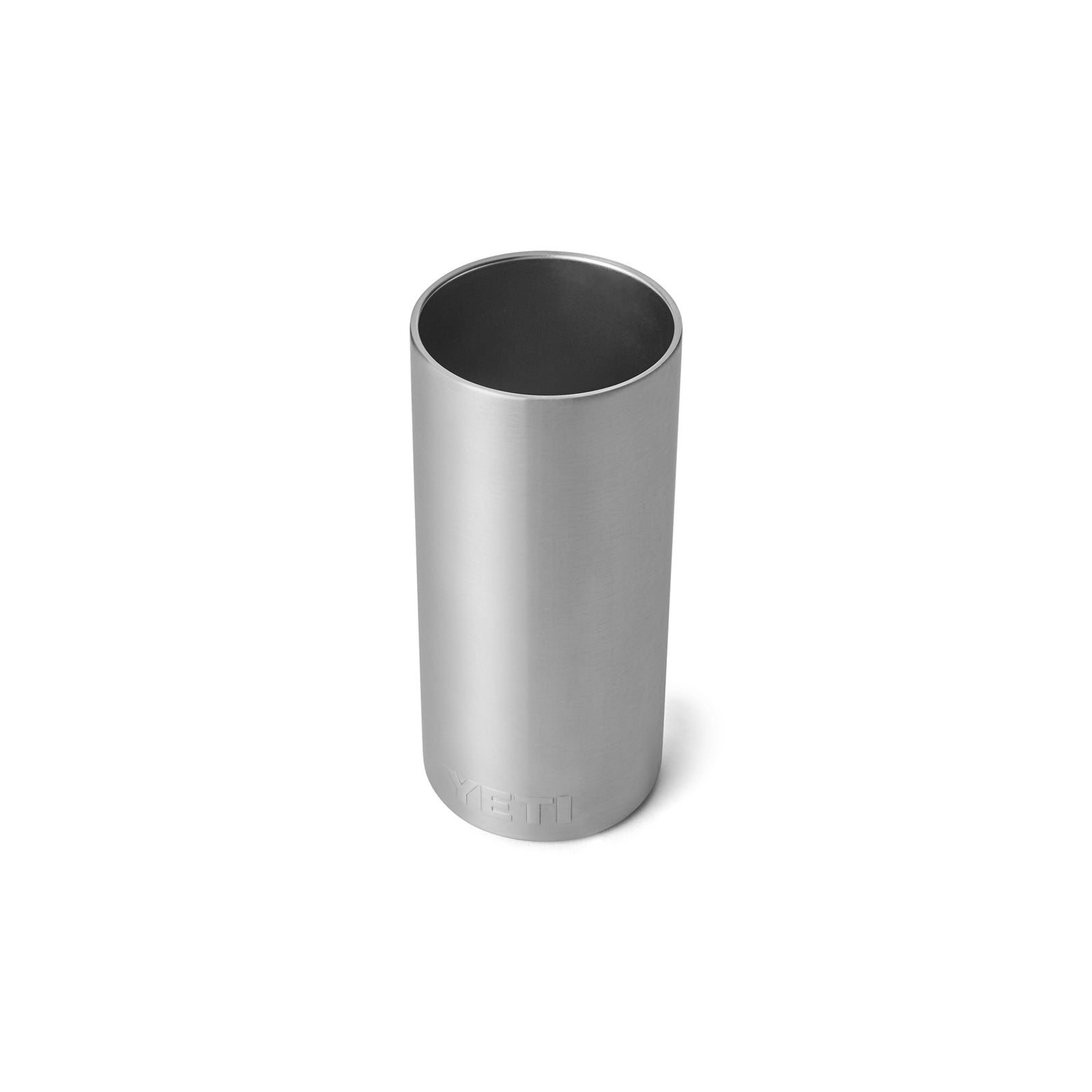 Der YETI® Rambler® Weinkühler - Stainless Steel ist ein mattierter, zylindrischer Weinkühler ohne Deckel, der aufrecht auf einem weißen Hintergrund steht und das geprägte YETI-Logo in der Nähe des Bodens aufweist.