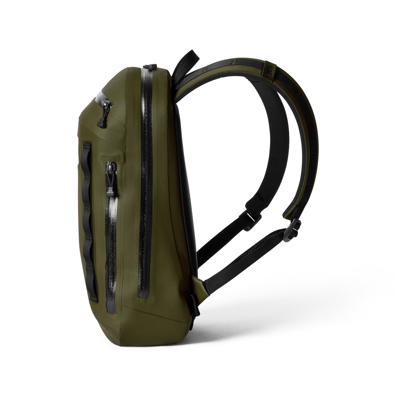 Der YETI® Rucksack Cayo™ 15L in Olive ist ein wetterfester Tagesrucksack mit Reißverschluss, ideal für tägliche Abenteuer.
