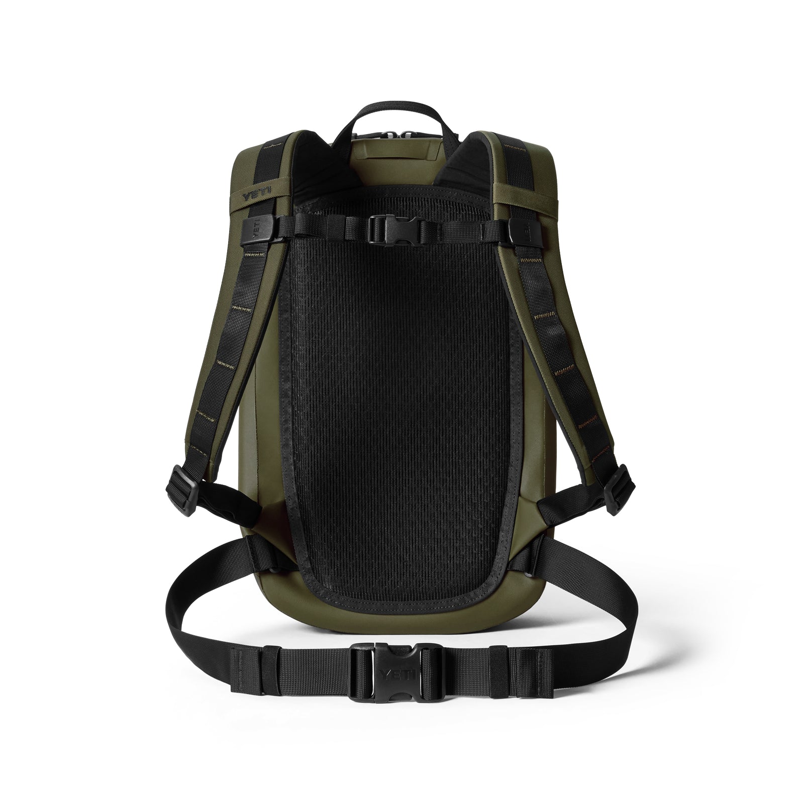 Der YETI® Rucksack Cayo™ 15L - Olive wird von hinten gezeigt und verfügt über gepolsterte Schultergurte, einen Brustgurt, einen Hüftgurt mit Schnallen und ein belüftetes Rückenteil für mehr Komfort.