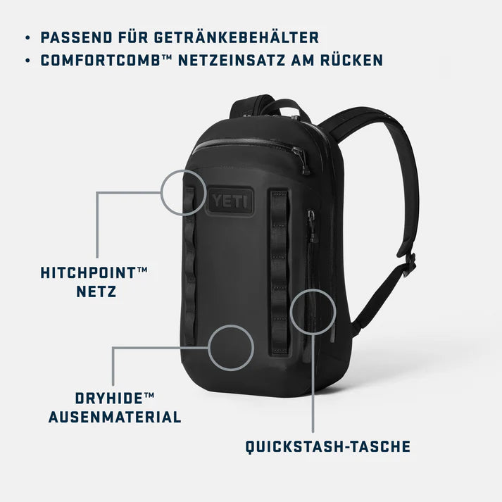Ein olivgrüner YETI® Rucksack Cayo™ 25L ist mit Etiketten abgebildet, die das HitchPoint™-Netz, das DryHide™-Material, den ComfortComb™-Netzrücken und die QuickStash-Tasche hervorheben. Der deutsche Text weist darauf hin, dass dieser wetterfester Rucksack für Getränkebehälter geeignet ist.