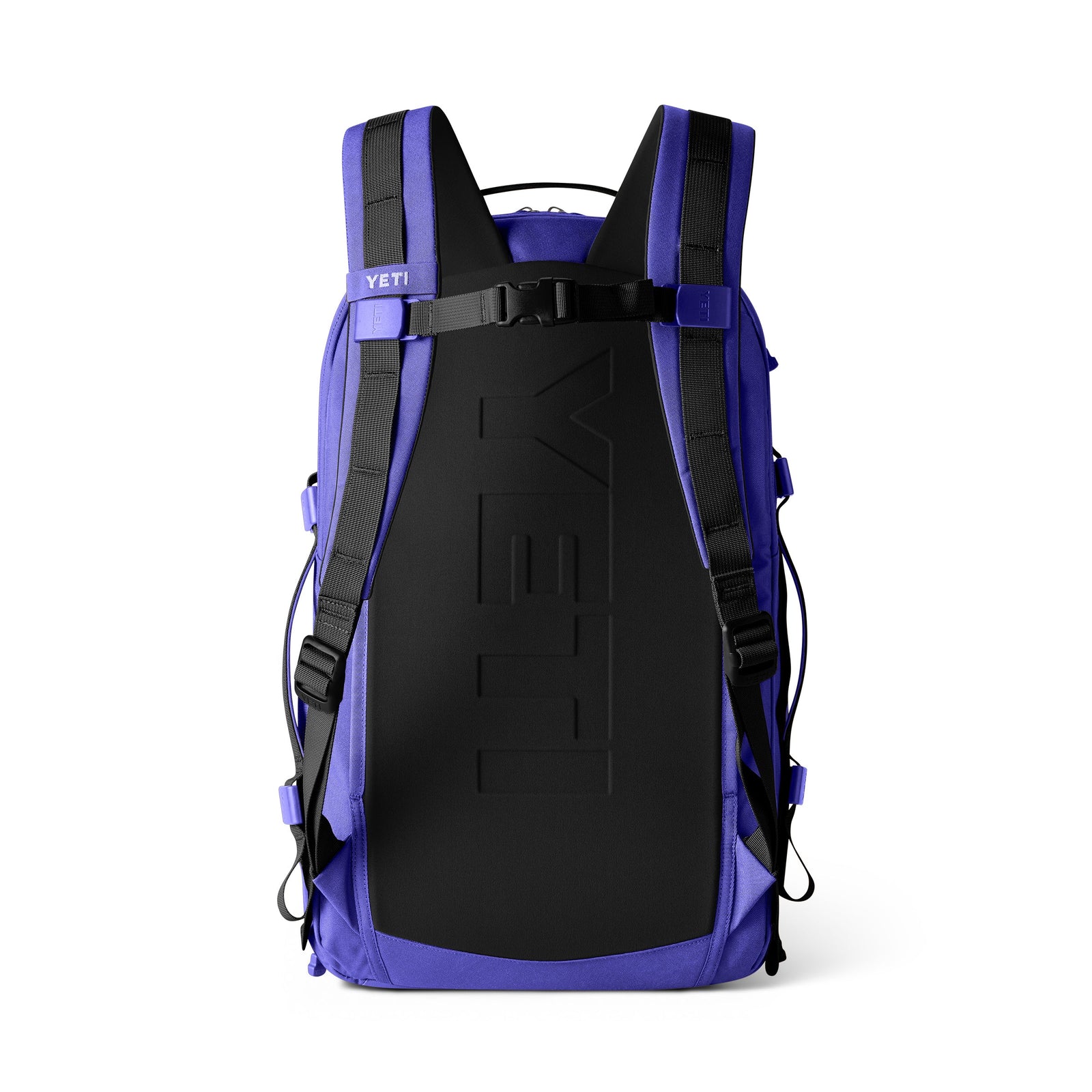 Der YETI® Rucksack Crossroads® 27L in Ultramarinblau ist aufrecht vor weißem Hintergrund abgebildet, wobei die Frontansicht mit verstellbaren Schultergurten und einem markanten YETI-Logo hervorgehoben wird.