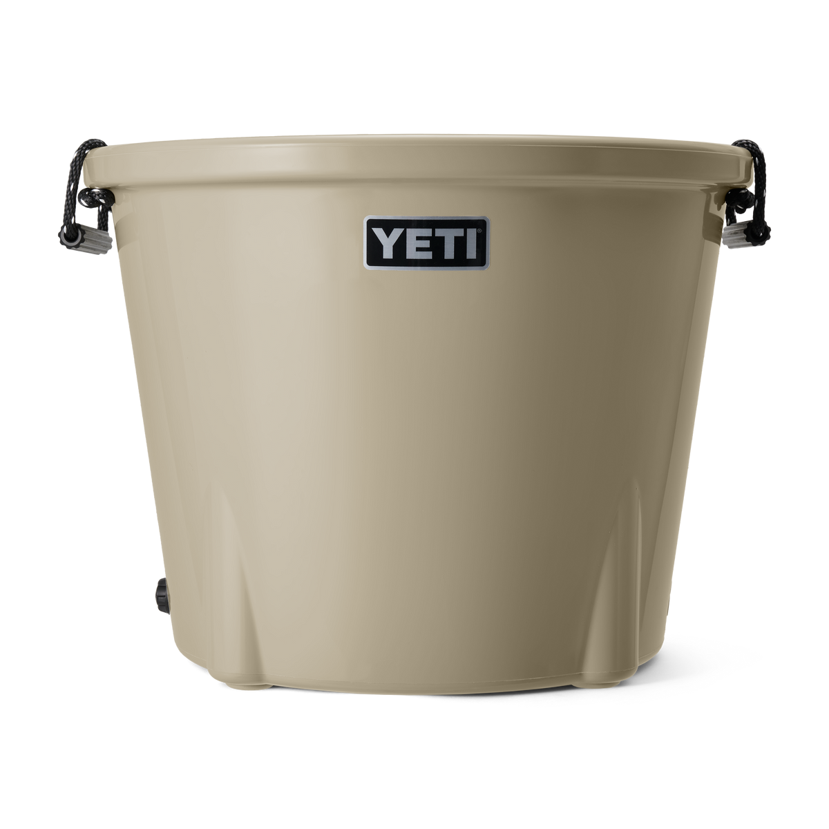 Der YETI® Tank 85 Insulated Ice Bucket in Hellbraun hat ein schwarzes YETI-Logo, robuste Seitengriffe und ein strapazierfähiges Äußeres auf weißem Hintergrund.