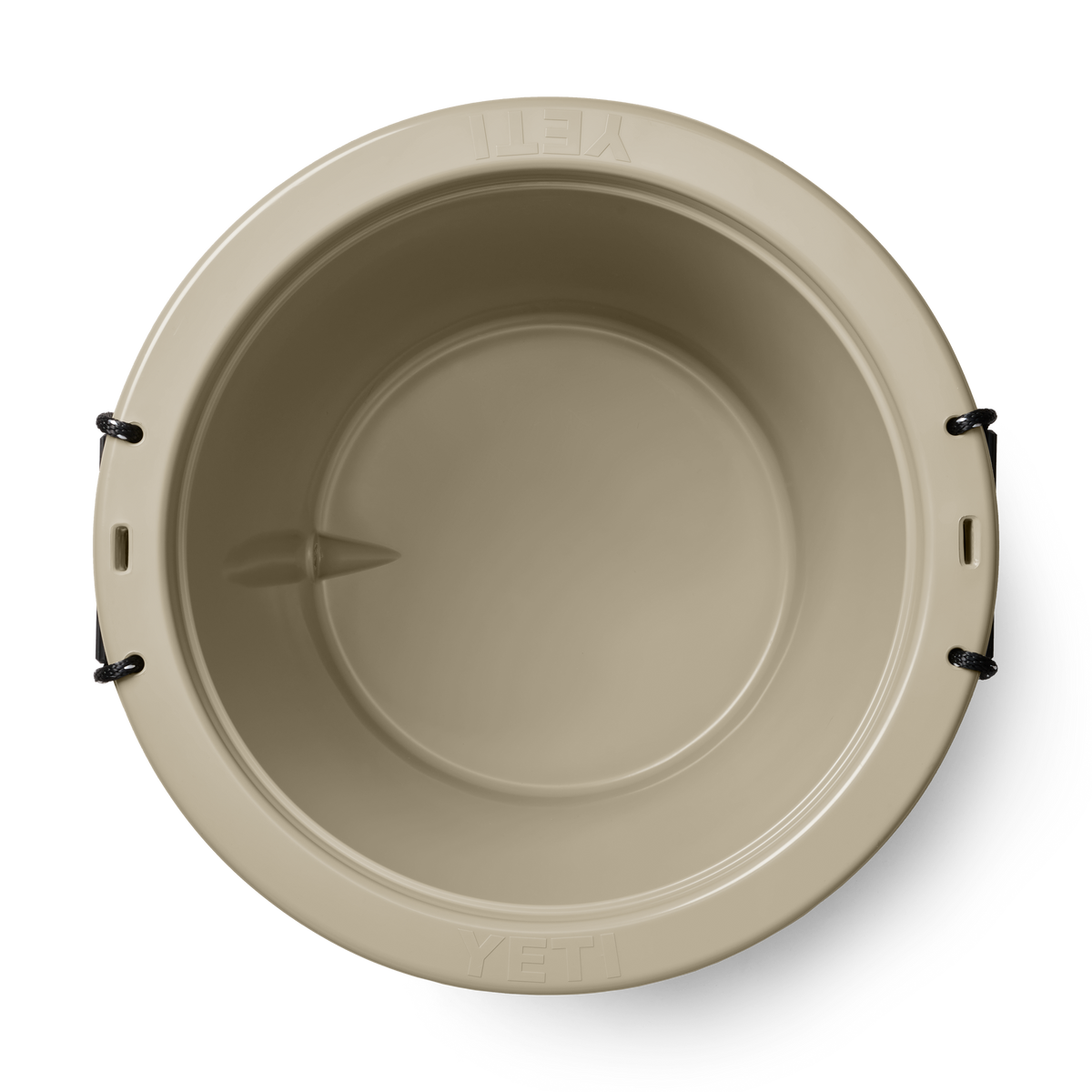 Draufsicht auf den YETI® Tank 85 Insulated Ice Bucket in Tan mit glattem Innenraum, schwarzen Seilgriffen an den Seiten und dem geprägten YETI-Logo am Rand.