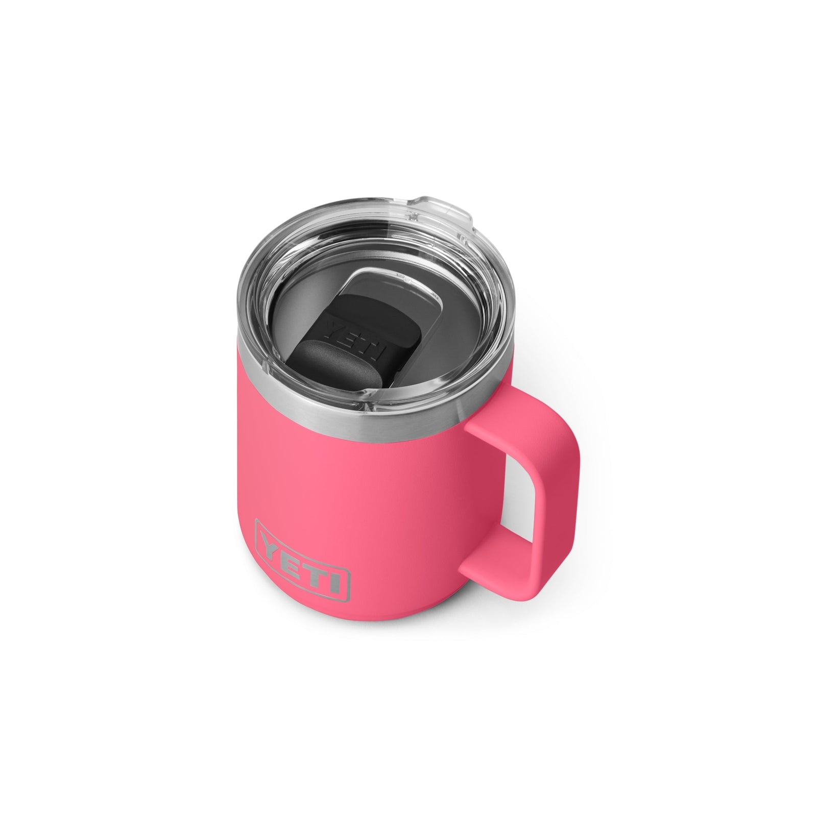 Der YETI® Tasse Rambler 10 Oz in Tropical Pink hat einen klaren, abnehmbaren Deckel und einen stabilen Griff auf weißem Hintergrund.