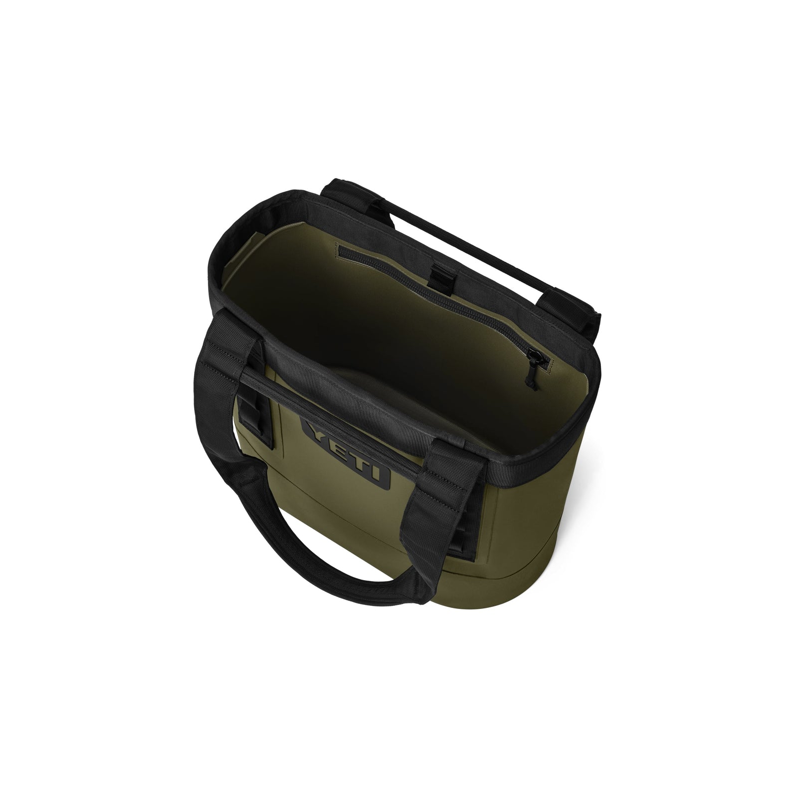 Die YETI® Tragetasche Camino® Carryall 20 in oliv von YETI ist von oben geöffnet, mit schwarzen Griffen und Riemen, einem wasserdichten Innenraum und einem Reißverschluss oben.