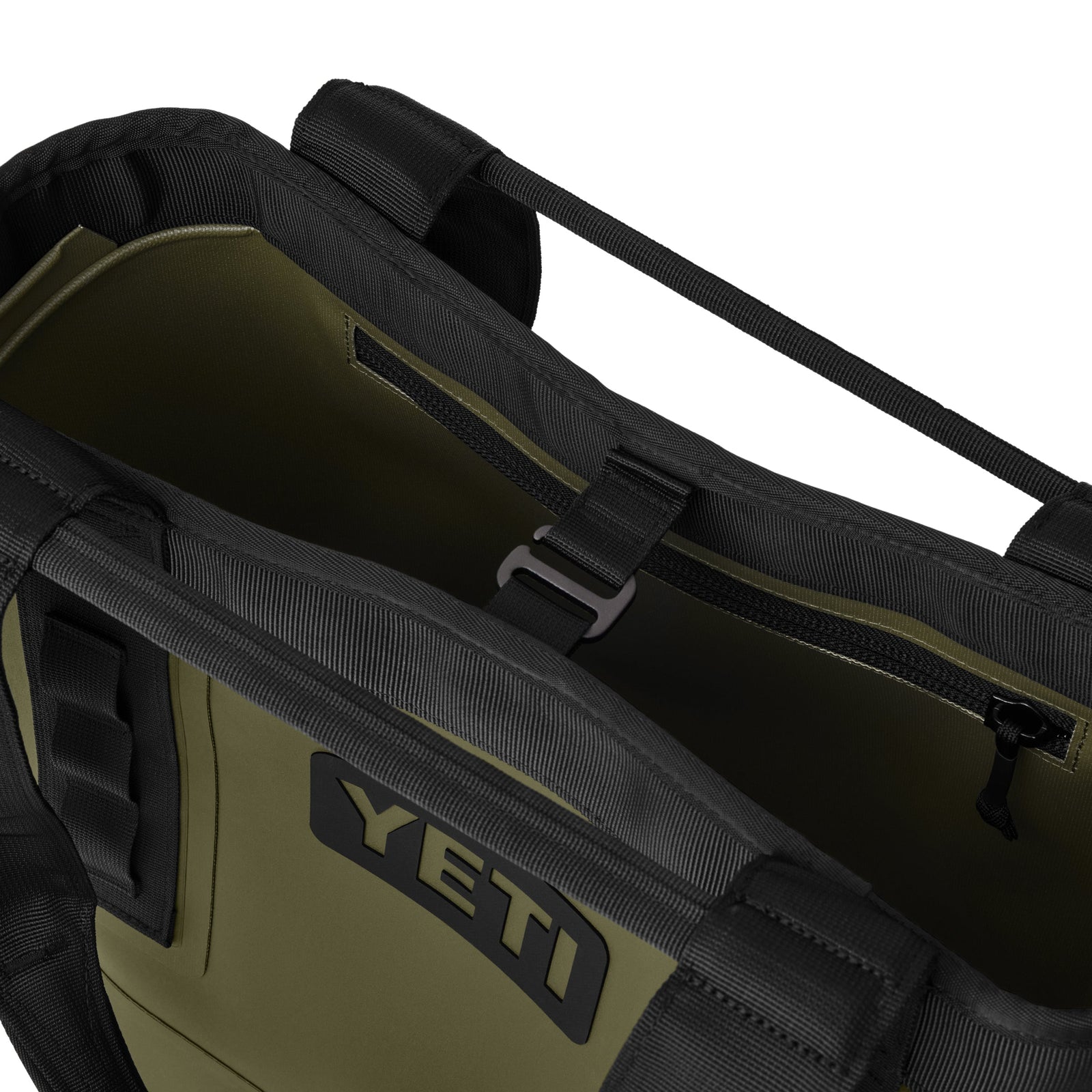 Draufsicht auf die olivgrüne YETI® Tragetasche Camino® Carryall 20, die mit einem teilweise offenen Reißverschluss, einem Innenclip, stabilen Griffen und einem YETI-Logo außen ausgestattet ist - die ideale wasserdichte Tasche für jedes Abenteuer.