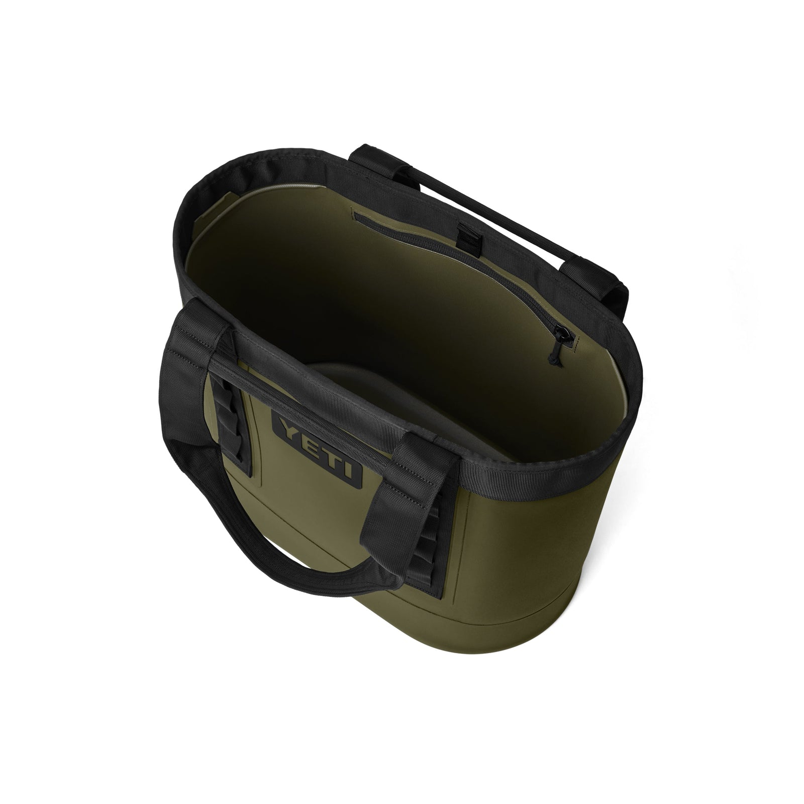 Draufsicht auf die YETI® Tragetasche Camino® Carryall 35 - Olive von YETI, eine wasserdichte Allzwecktasche mit schwarzen Griffen, Reißverschluss-Innentasche und YETI-Logo im Inneren, leer auf weißem Hintergrund dargestellt.