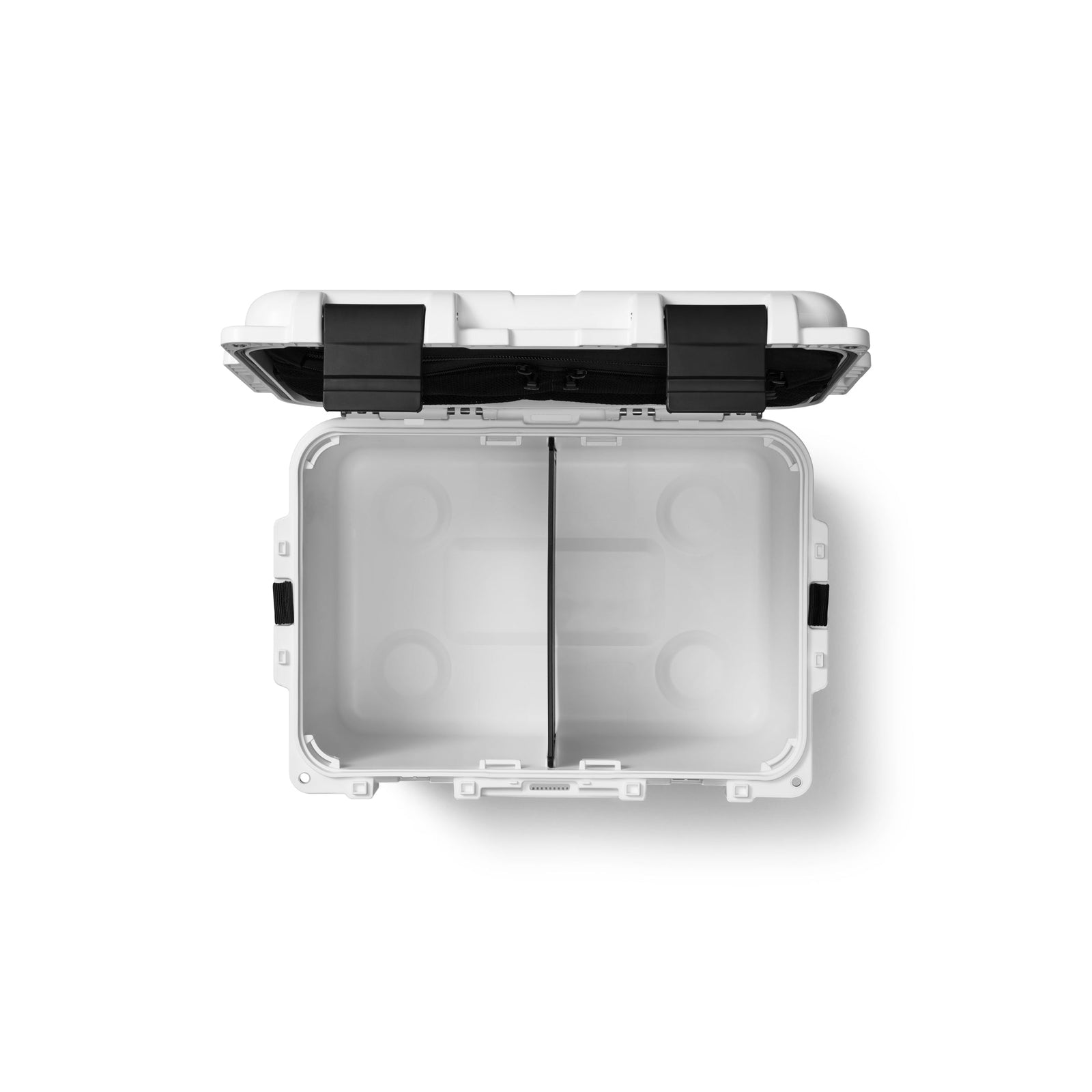 Draufsicht auf eine geöffnete weiße YETI LoadOut GoBox 30 mit einer herausnehmbaren YETI® Trennwand in der Mitte, schwarzen Scharnieren und Verschlüssen sowie einem leeren, sauberen Innenraum mit geformten Formen für optimale Organisation.