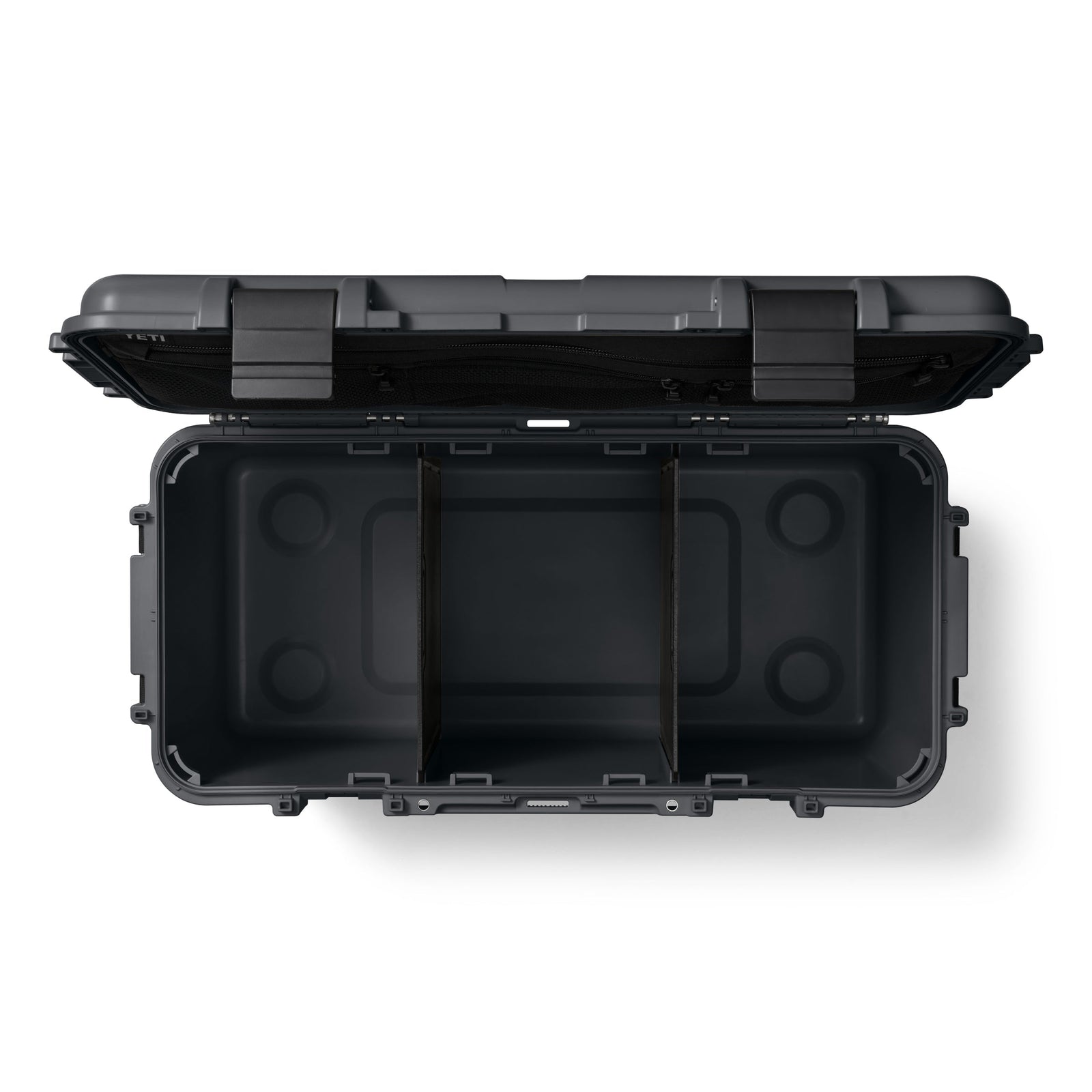 Blick von oben auf eine geöffnete, leere schwarze YETI® LoadOut GoBox 60 mit zwei herausnehmbaren YETI® Trennwänden und einem Deckel mit Netztaschen - perfekt zum Organisieren Ihres Zubehörs.
