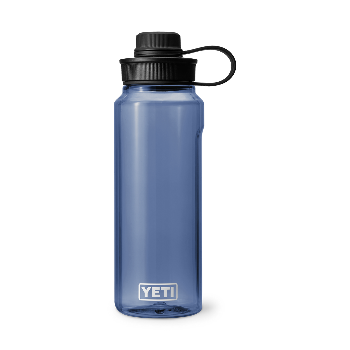 Die YETI® Yonder™ 1L Wasserflasche - Navy von YETI ist BPA-frei, bruchsicher und verfügt über einen schwarzen Schraubdeckel, einen Tragegriff und das YETI-Logo am Flaschenboden.
