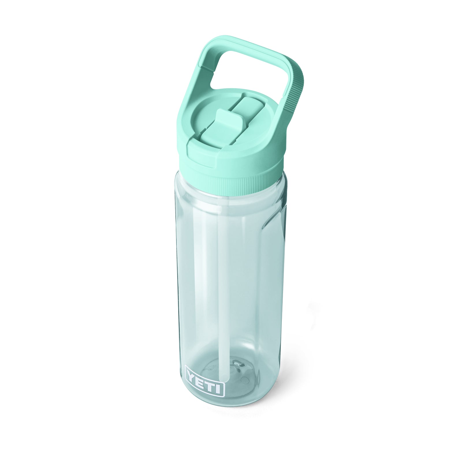 Eine YETI® Yonder™ 750ml Straw Wasserflasche in Seafoam mit integriertem Trinkhalm und robustem Griff am Deckel steht aufrecht vor weißem Hintergrund.