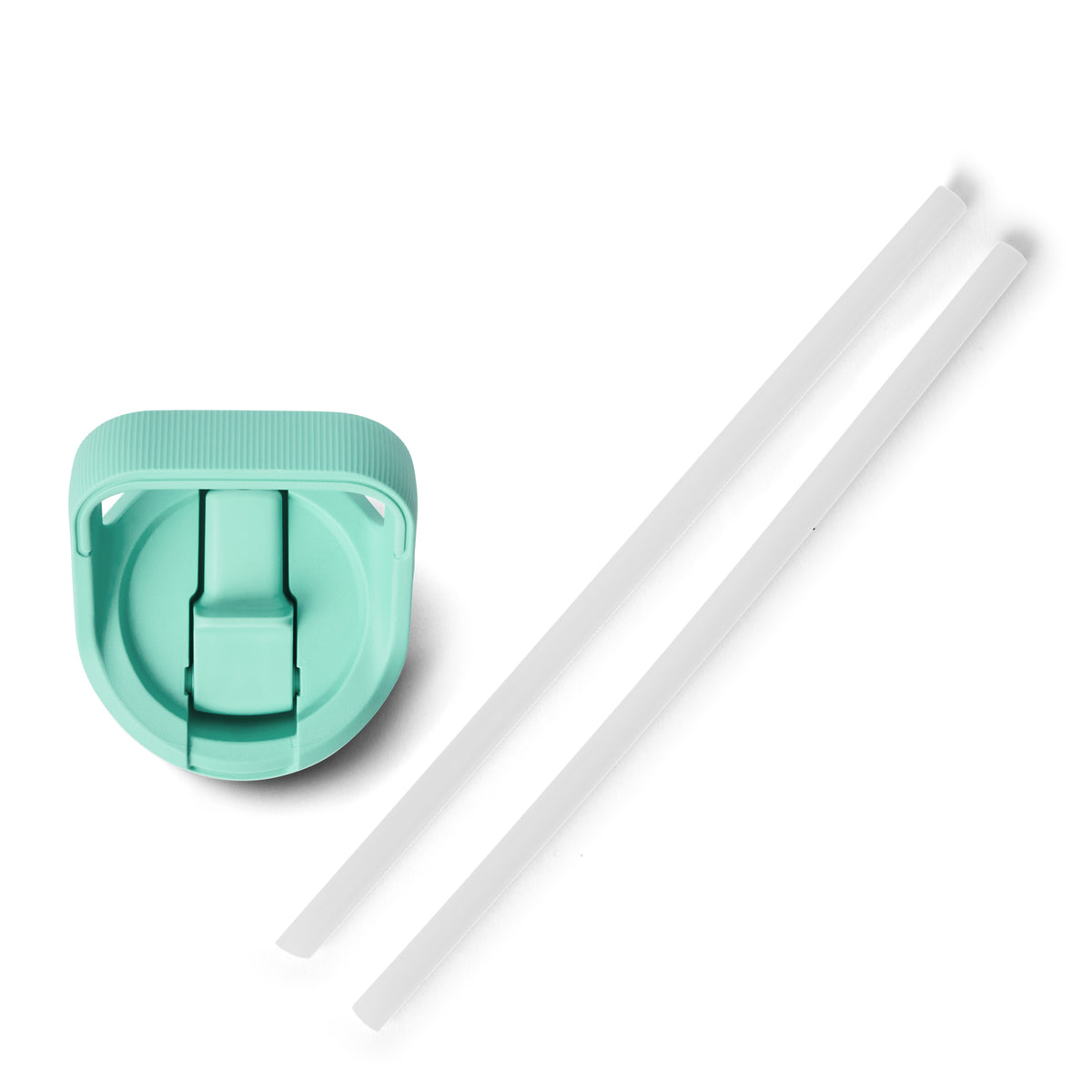 Ein türkisfarbener Flip-Top-Deckel und zwei gerade weiße Strohhalme sind auf einem weißen Hintergrund abgebildet, entworfen für die YETI® Yonder™ 750ml Straw Wasserflasche - Seafoam von YETI.