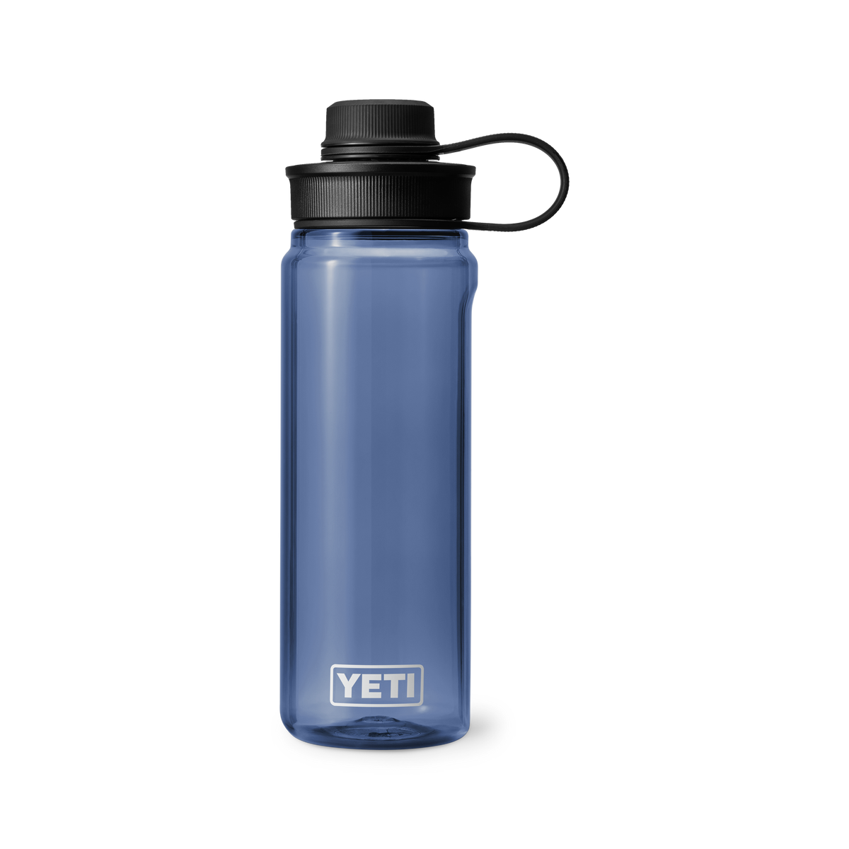 Die YETI® Yonder™ 750ml Wasserflasche in Navy, mit schwarzem Schraubverschluss und flexibler Trageschlaufe, ist BPA-frei und steht aufrecht auf einem schlichten weißen Hintergrund.