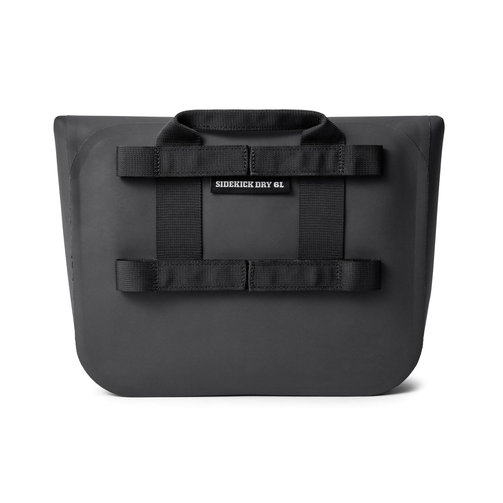 Die YETI® Zubehörtasche - Sidekick® 6L in Schwarz hat ein rechteckiges, wasserdichtes Design mit Tragegriff und Gurtbändern an der Vorderseite - ideal für Ihre Outdoor-Ausrüstung. Langlebig und minimalistisch, ist sie perfekt für jedes Abenteuer.